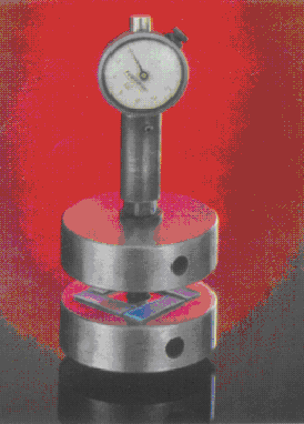 How does a universal testing machine (UTM) work in material testing?